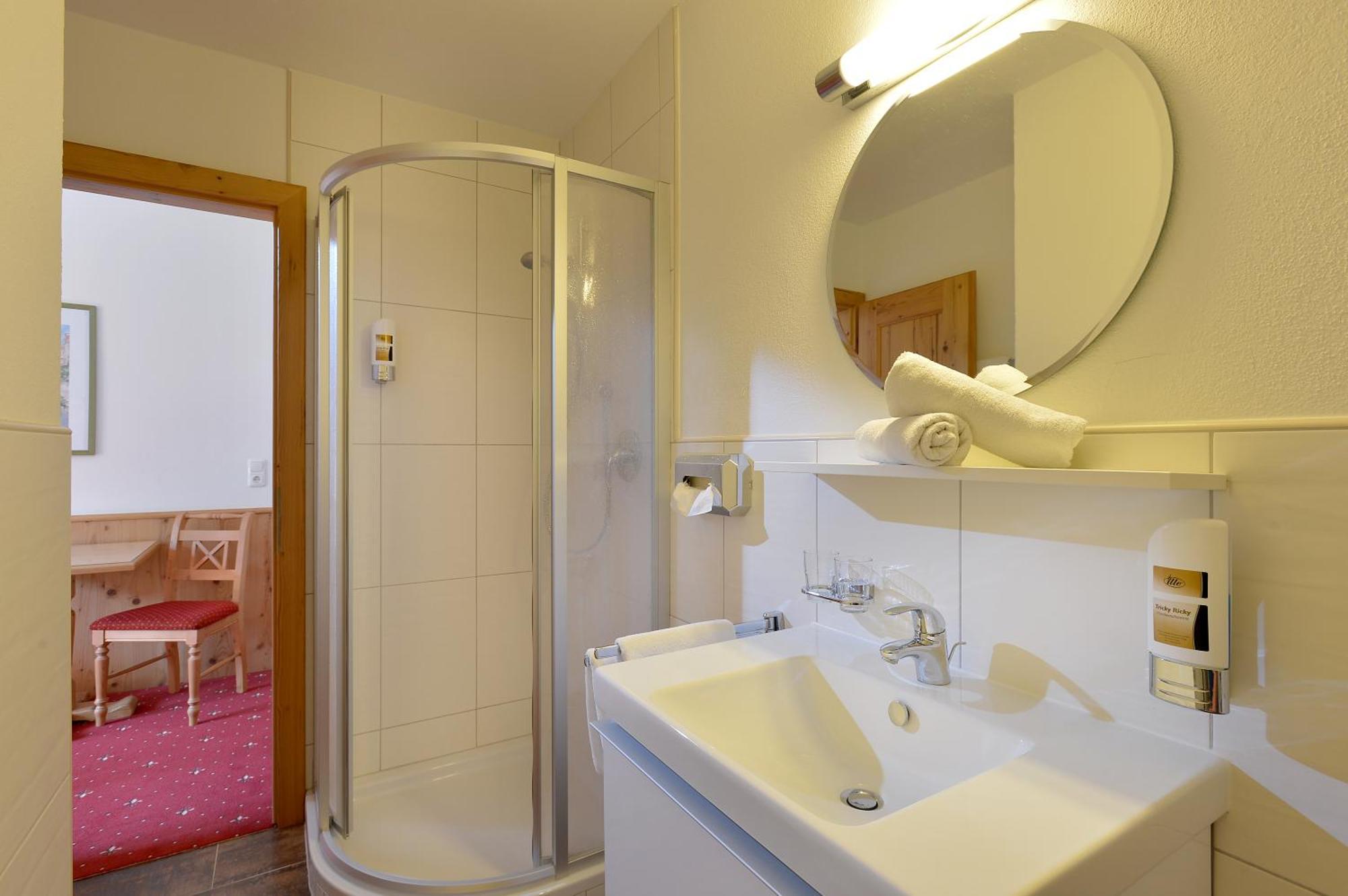 Hotel Alpenhof ヴェステンドルフ エクステリア 写真